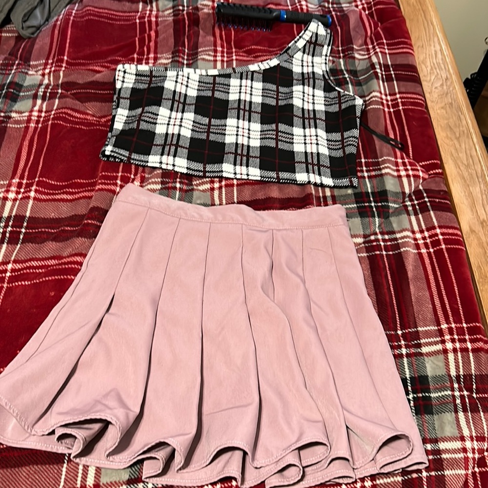 I am selling this set because the top is go big on me:)